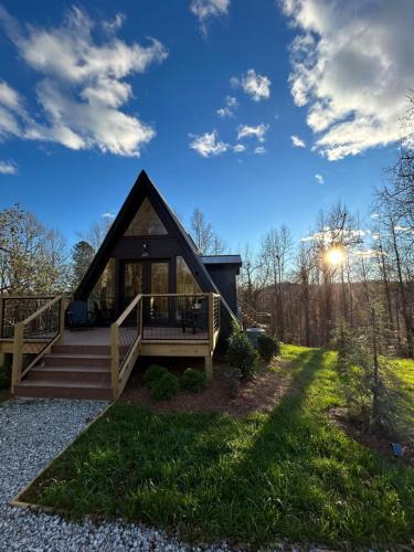 Flat Rock House | The Coop NEW A-frame Hot Tub, Fire Pit, Loft