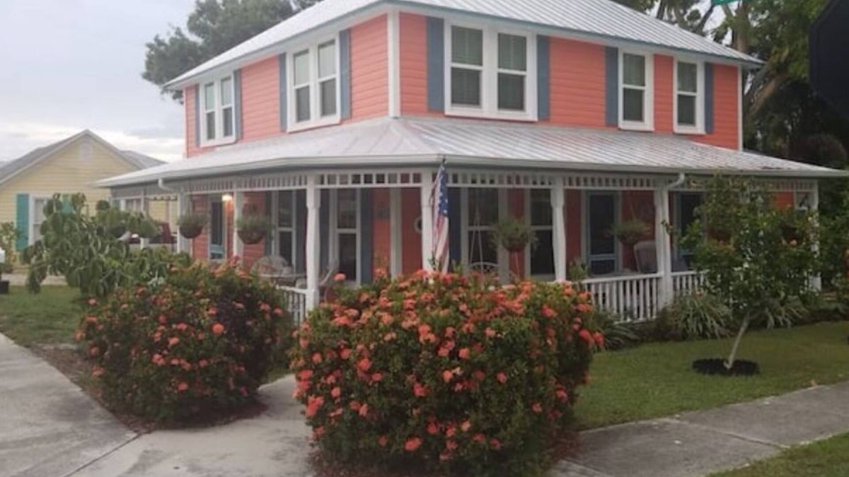 Fort Pierce Apartment | The Coral House 5 min to beach 3Bedrooms 2Bathroom