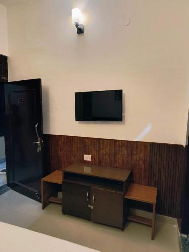 Dhikuli House | The Corbett Caves Inn