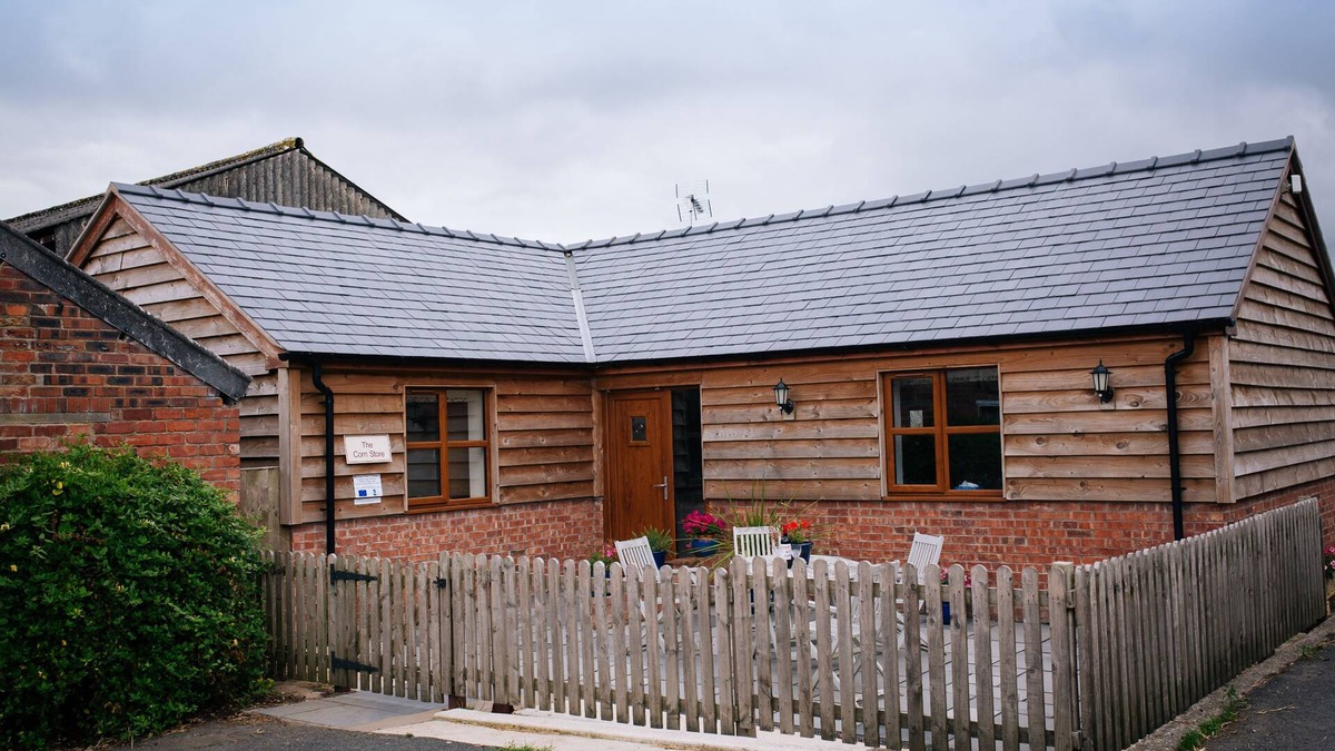 Malpas Cottage | The Corn Store - sleeps 4 guests in 2 bedrooms