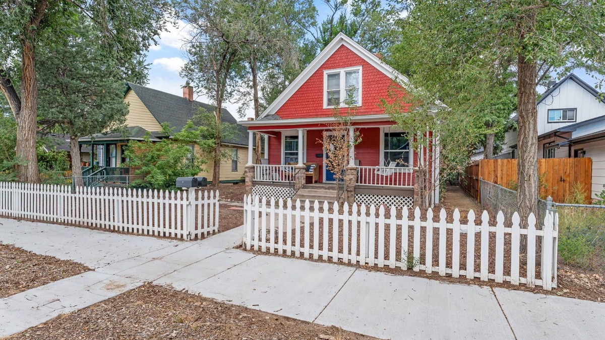 Central Colorado Springs House | The Corona Lookout | Charming Attic Apartment in Historic Home