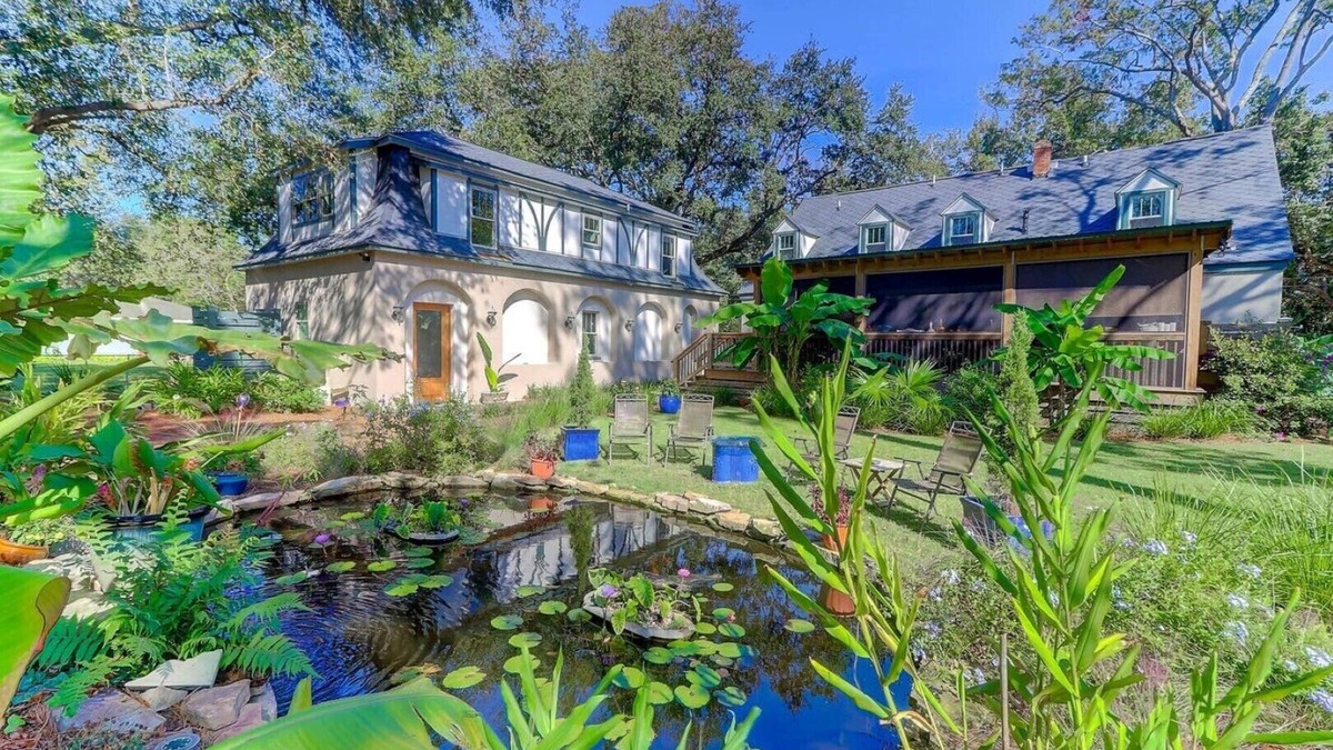West Ashley House | The Cottage at DuPont. Privacy and Space in a Park-like Setting.