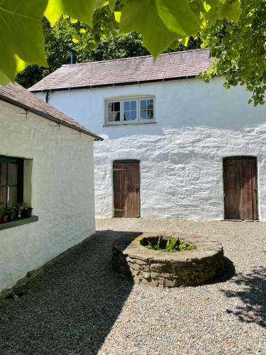 Tremain Apartment | The Cottage at Noyadd Trefawr - Grade II*
