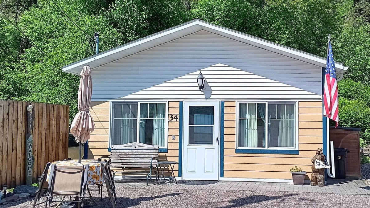 Somers Cottage | The Cottage Gateway to Glacier Park Walk to Flathead LknMonthly Rates Negotiated