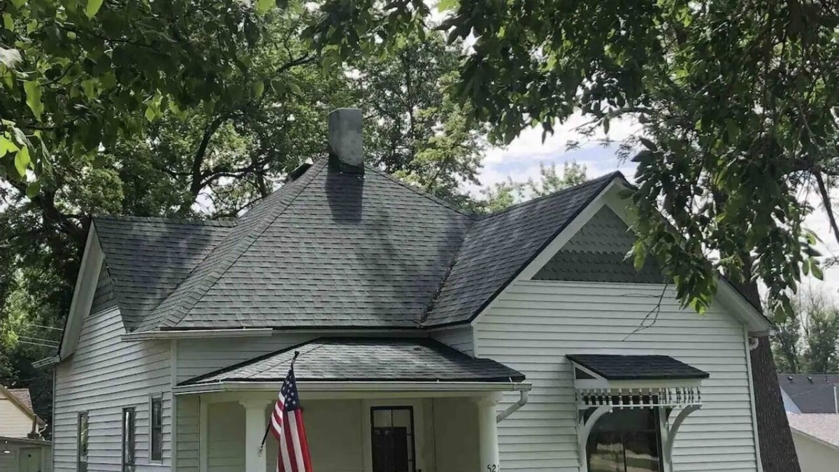 Moorhead Cottage | The Cottage In Moorhead - fully renovated and restored 2bed/2 bath that sleeps 6