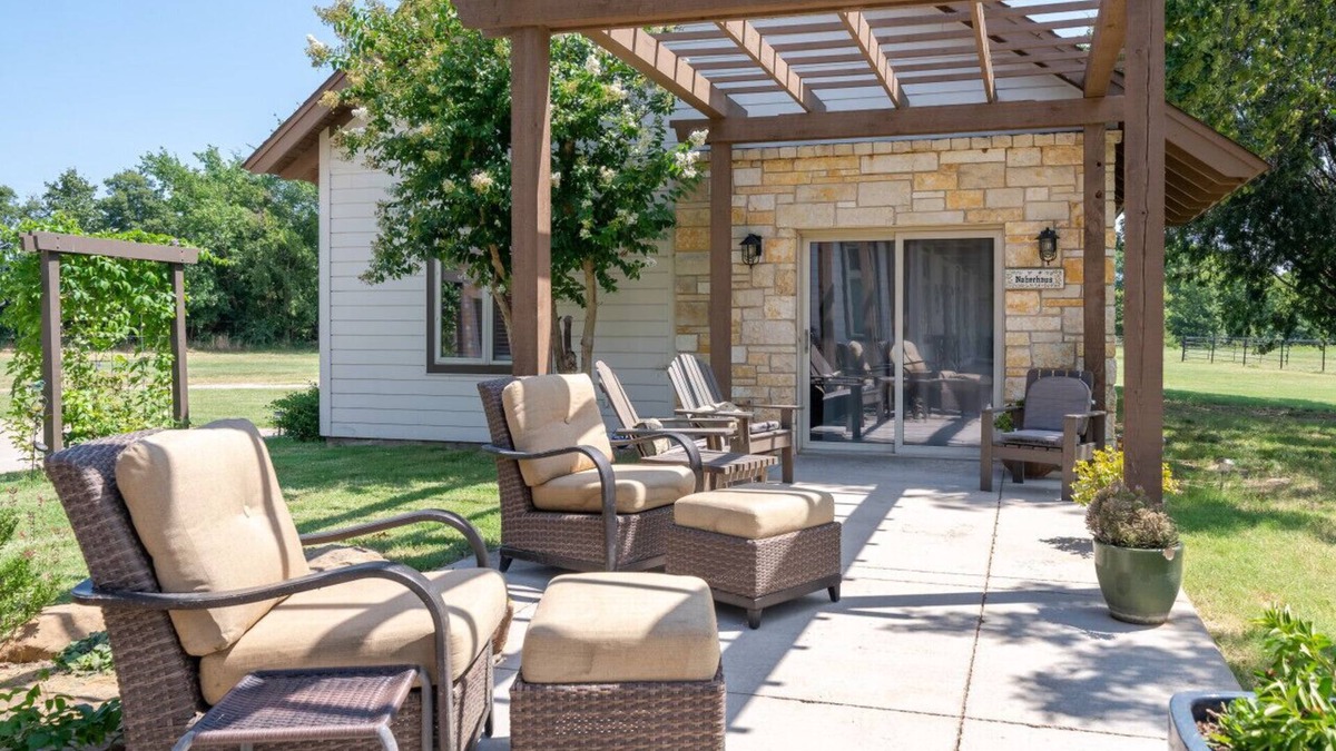 Garvin County Cabin | The Cottage - open floor plan. 2 queen beds + twin bunkbeds