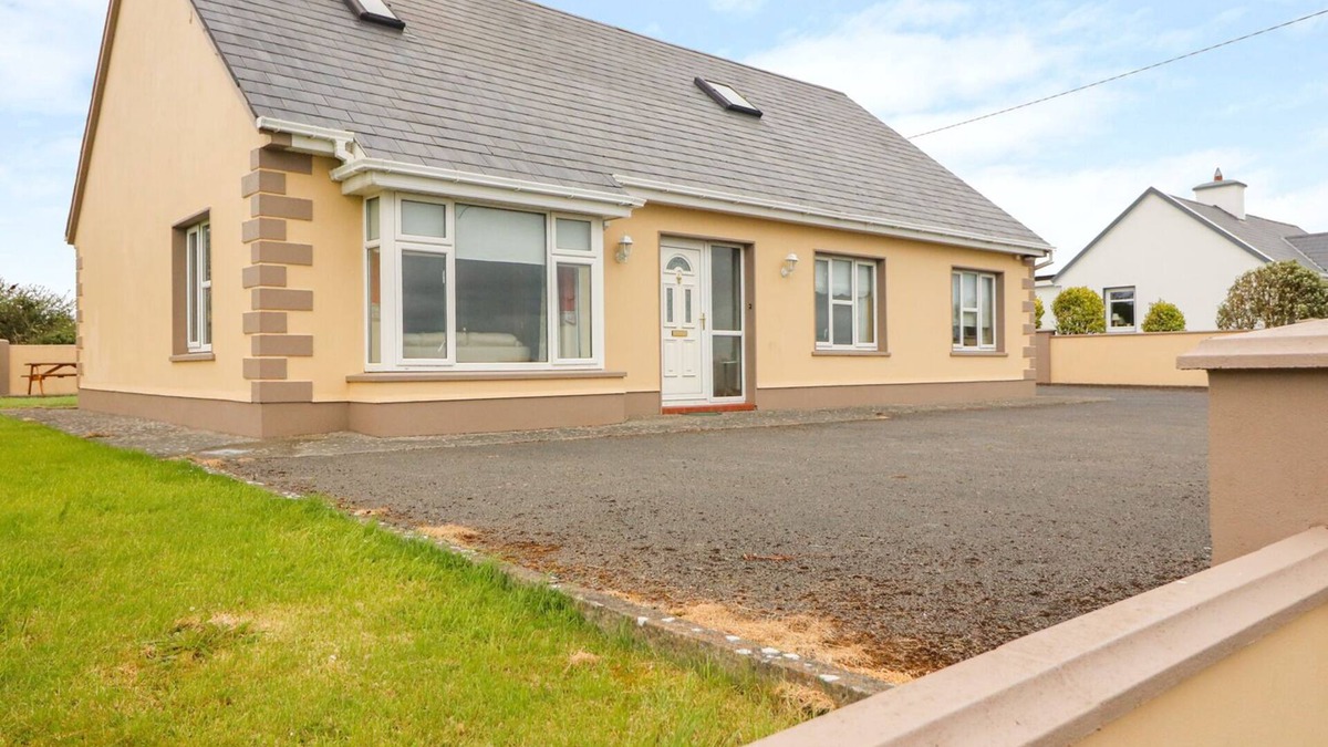 Quilty Cottage | THE COTTAGE, pet friendly, with open fire in Quilty, County Clare