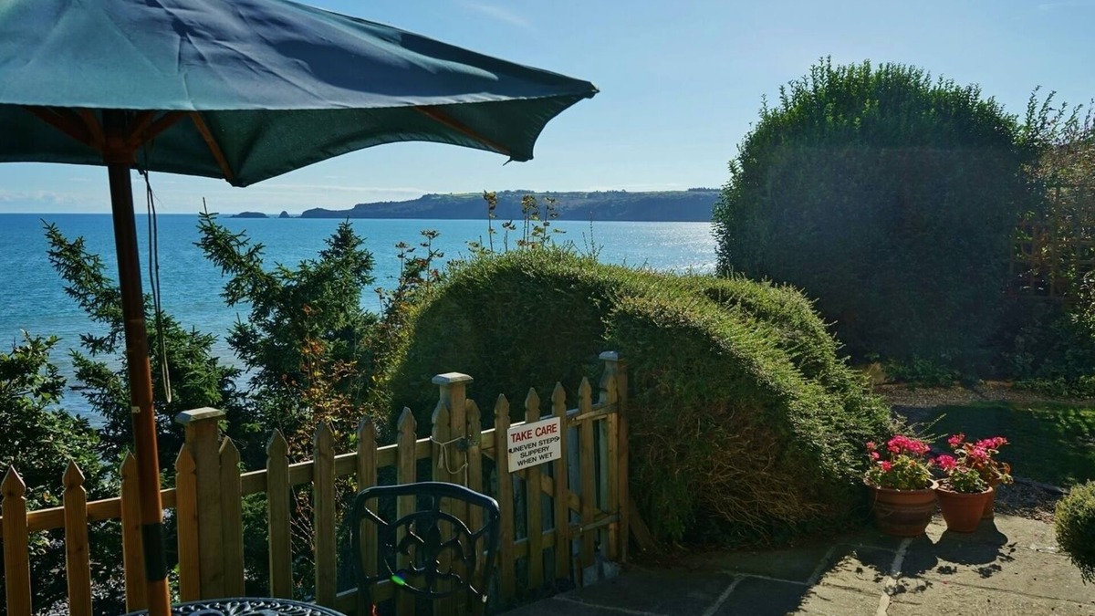Wiseman's Bridge Cottage | The Cottage - Sea Views, Direct Access to Beach