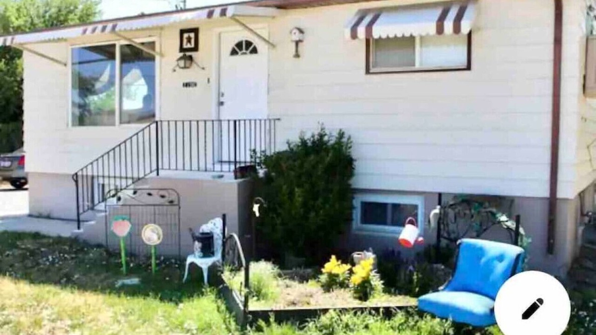 Price Cottage | The Cottages on Carbon Avenue: Two Airbnbs in One