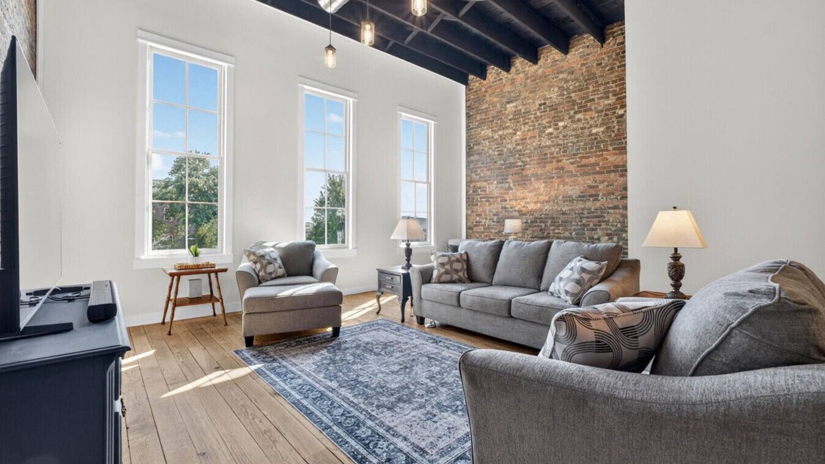 Fayetteville Apartment | The Courthouse Loft | DWTN LXRY LOFT