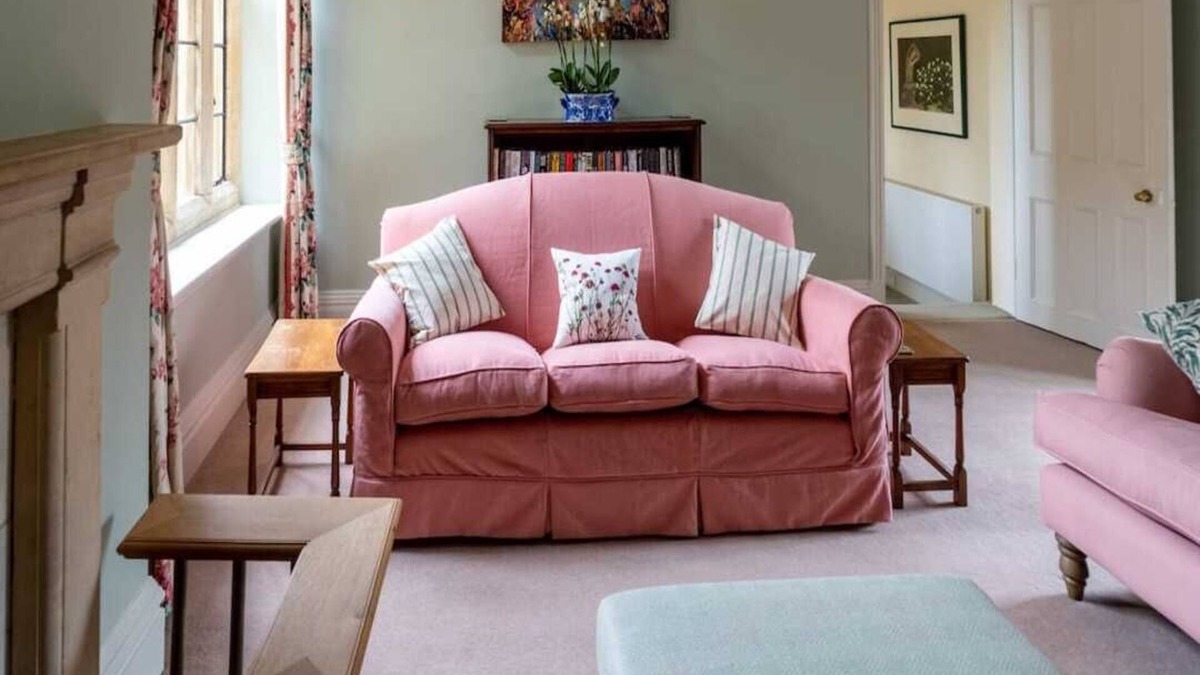 Chipping Campden House | The Courtyard overlooking Kiftsgate Court Gardens