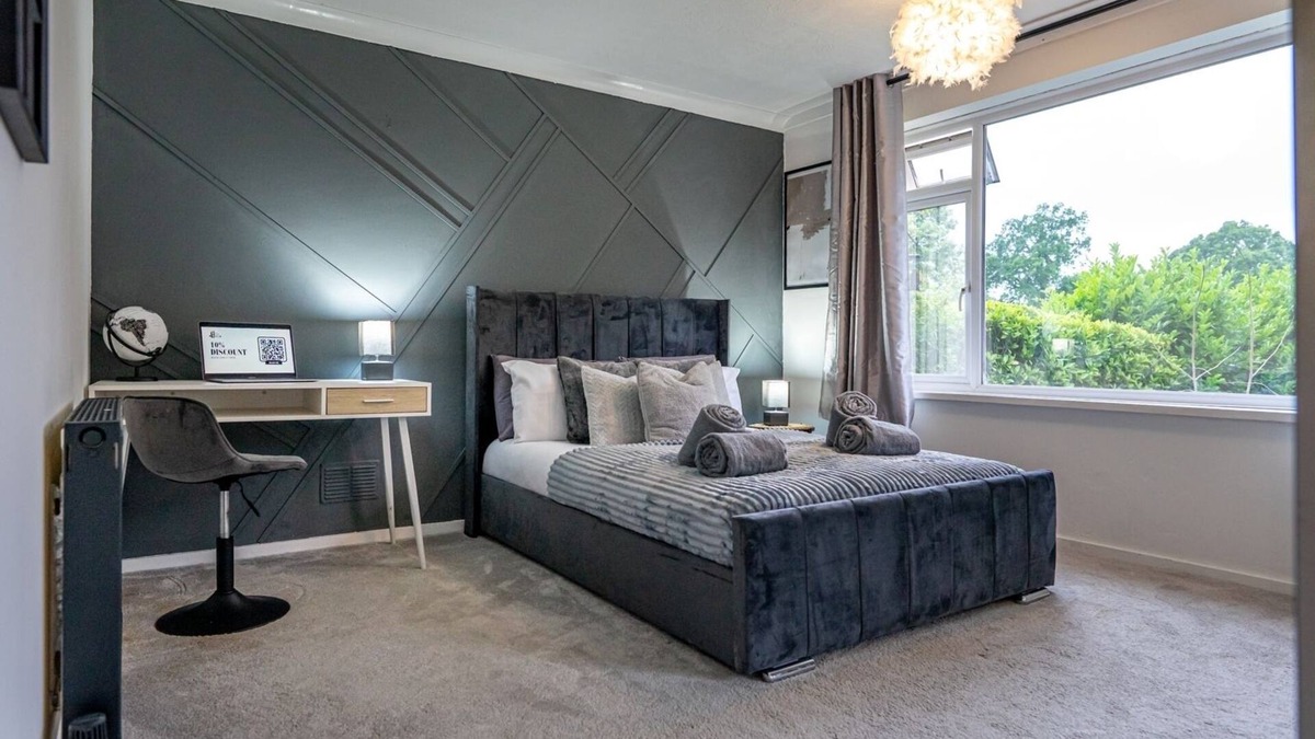 Solihull Apartment | The Cove - Free Parking