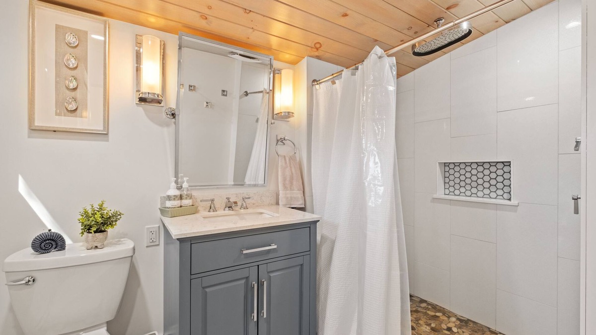Moultonborough House | The Cove - Lake Winnipesaukee Waterfront