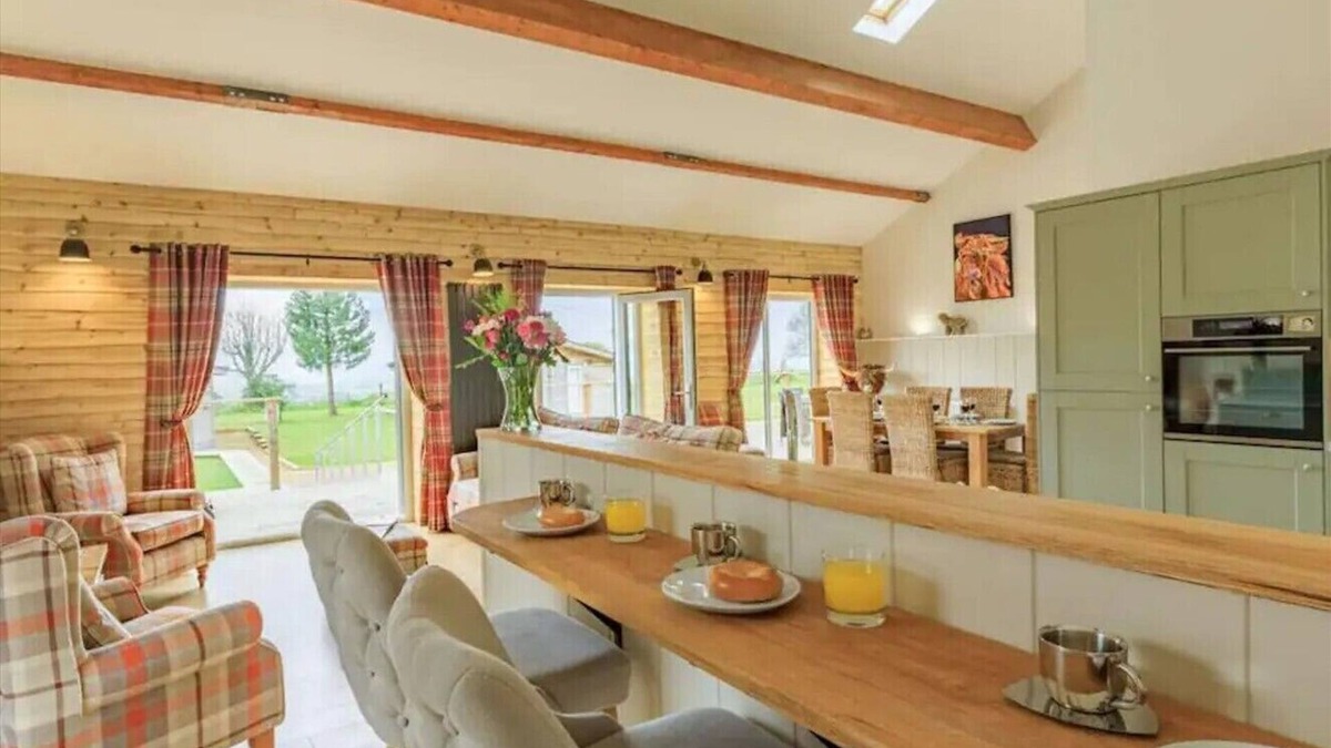 Sherborne House | The Cow Shed - Luxury 5* Dorset barn conversion with private hot tub