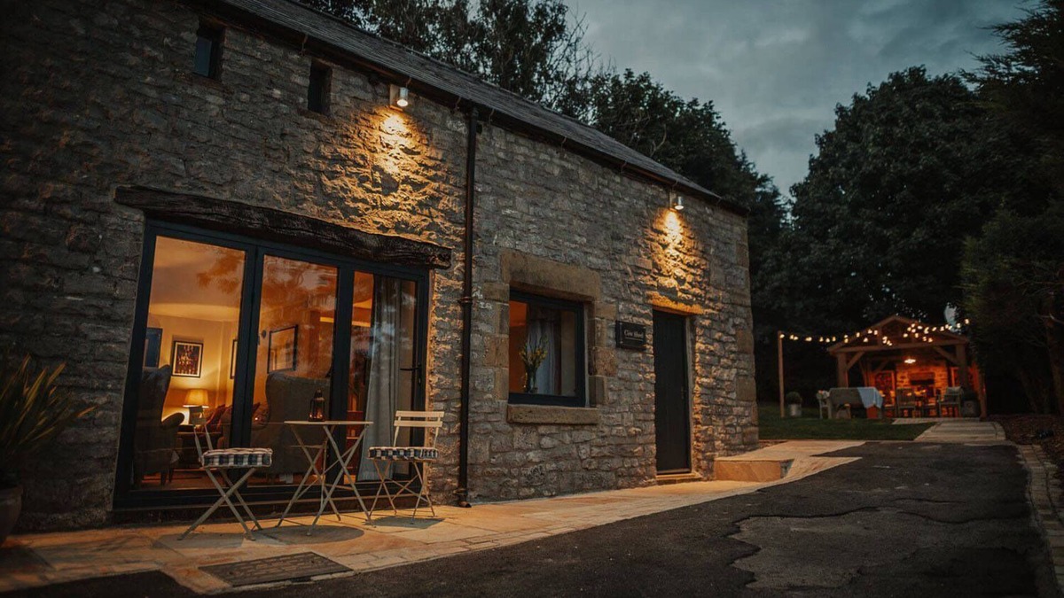 Litton Apartment | The Cow Shed - with panoramic views of Miller's Dale