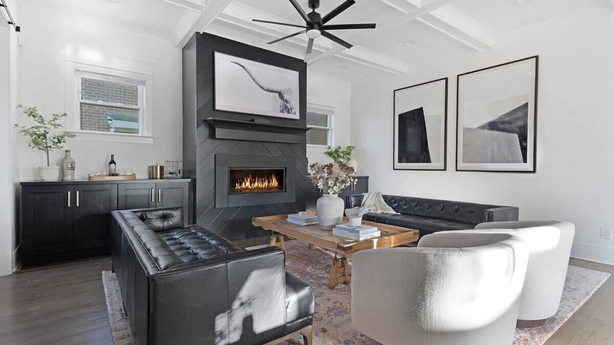 Hope Gardens House | The Cowboy - Luxury Home w/Hot Tub & Sauna!