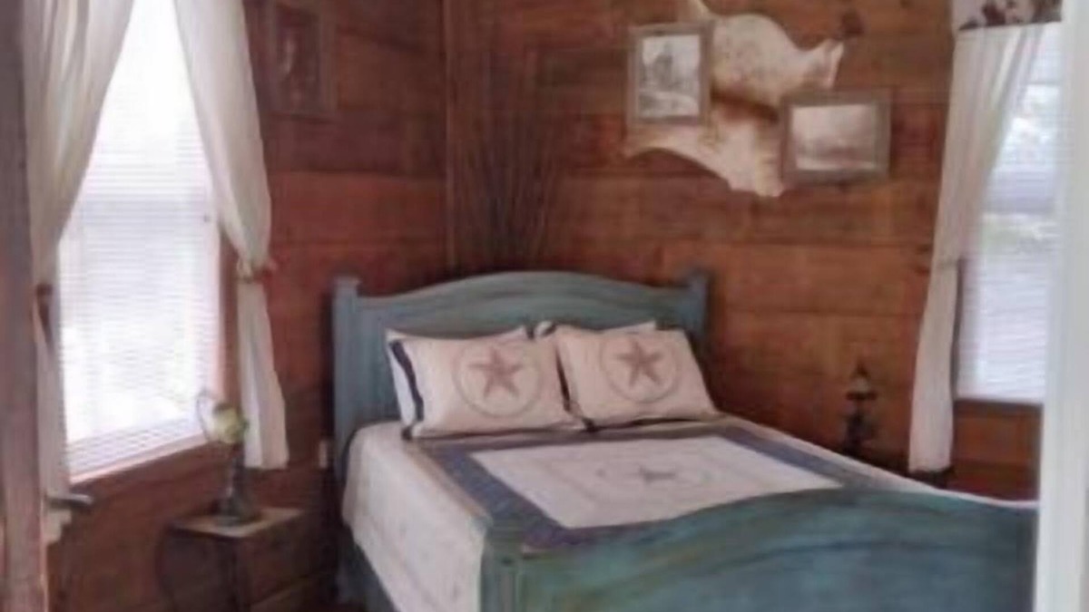 Palestine Bed & Breakfast | The Cowboy Room at The Ranch at Walston Springs; Breakfast Included