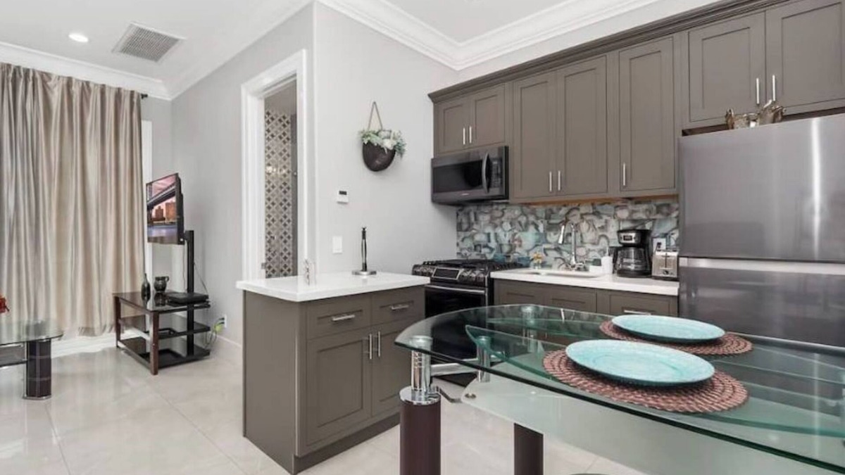 East Whittier House | The Cozy Back House