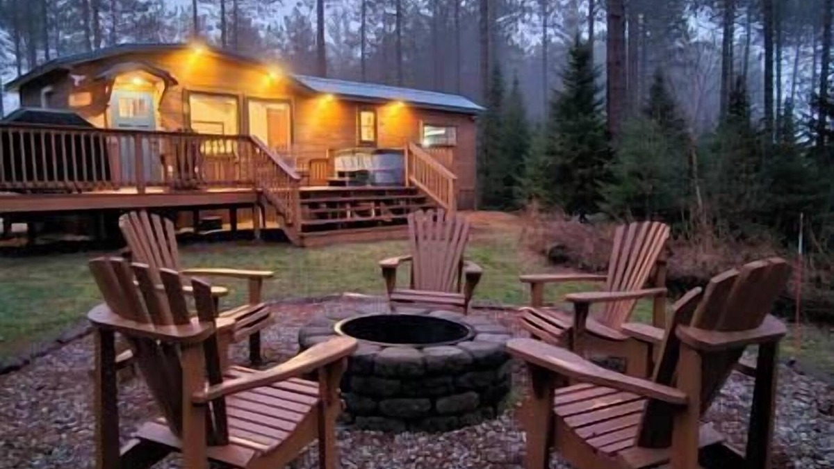Malone Cabin | The Cozy Bear w/Hot Tub overlooking Mtn views!