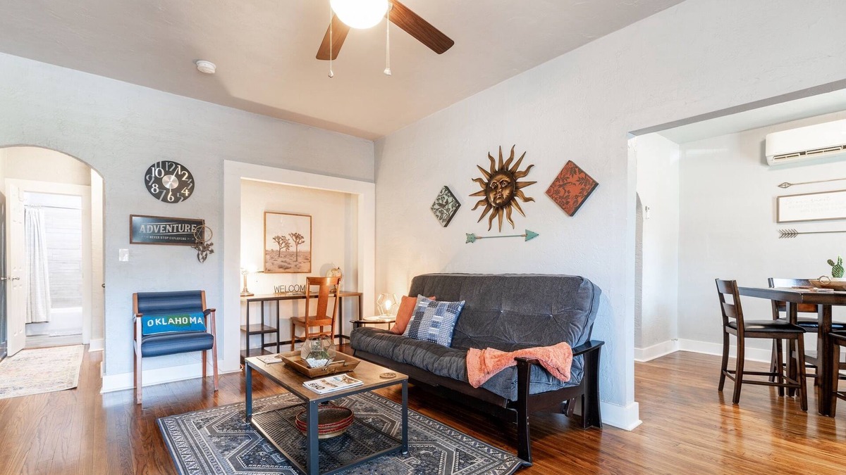 Chickasha House | The Cozy Chickasha | Fiber | Extra Parking | W/D