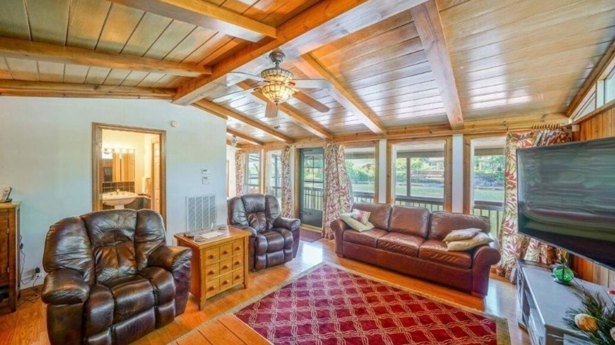Mountain Pine Cottage | THE COZY COTTAGE LAKE HAMILTON ~ Couples Retreat
