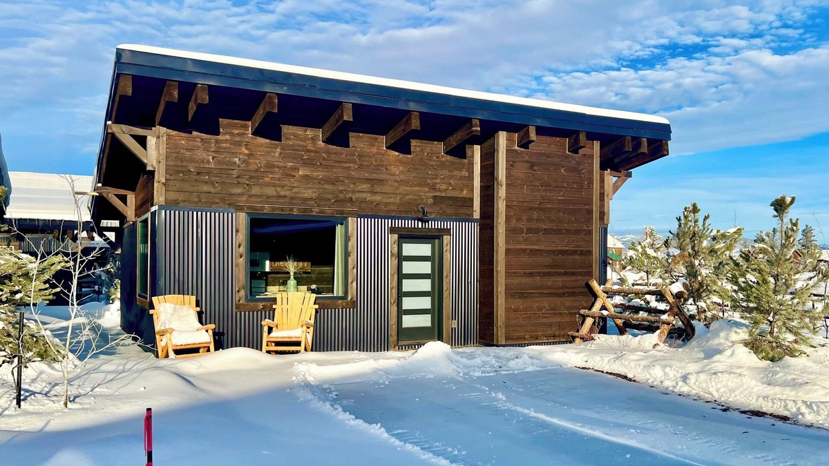 Last Chance Cabin | The Cozy Cove-Updated Cabin-Island Park