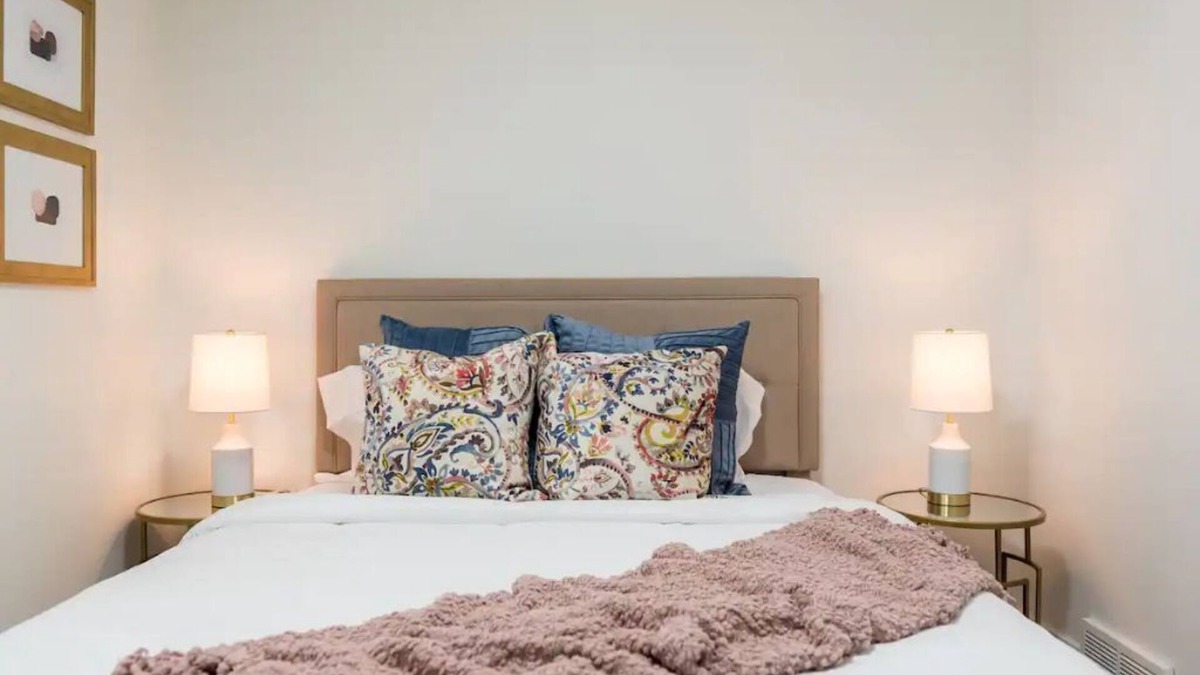 South Salt Lake House | The Cozy Den - Basement Mother in Law