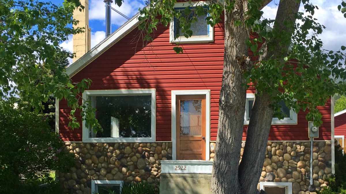 Bellevue House | The Cozy Red Cabin