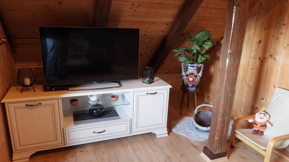 Kupjak House | The cozy vacation home offers a hot tub and peace.