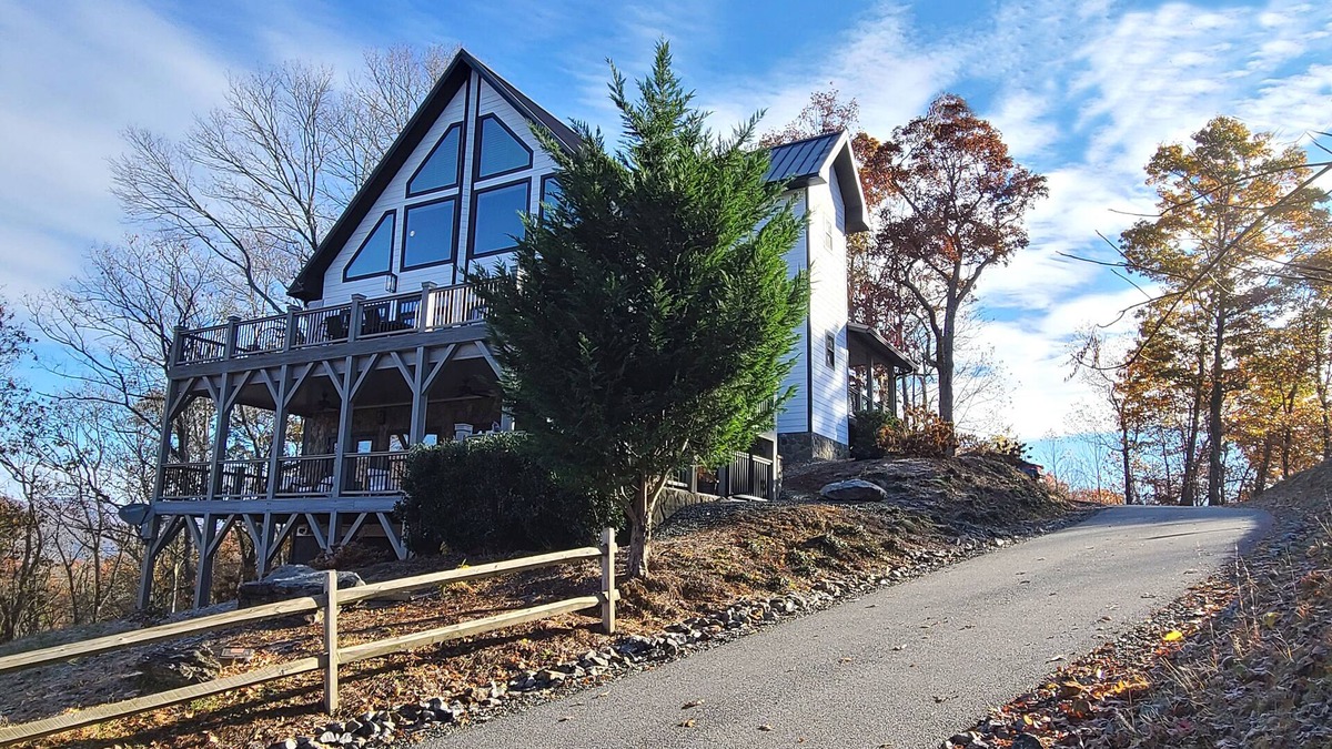 Marble Cabin | The Cozzi Lodge, a mountain retreat with all the comforts of a modern chalet.