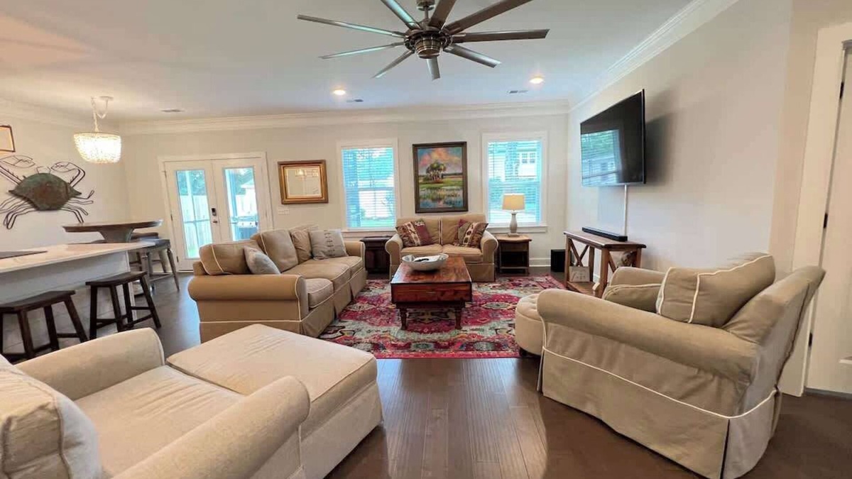 Charleston House | The Crab House: Built 2022. Huge property. Arcade.