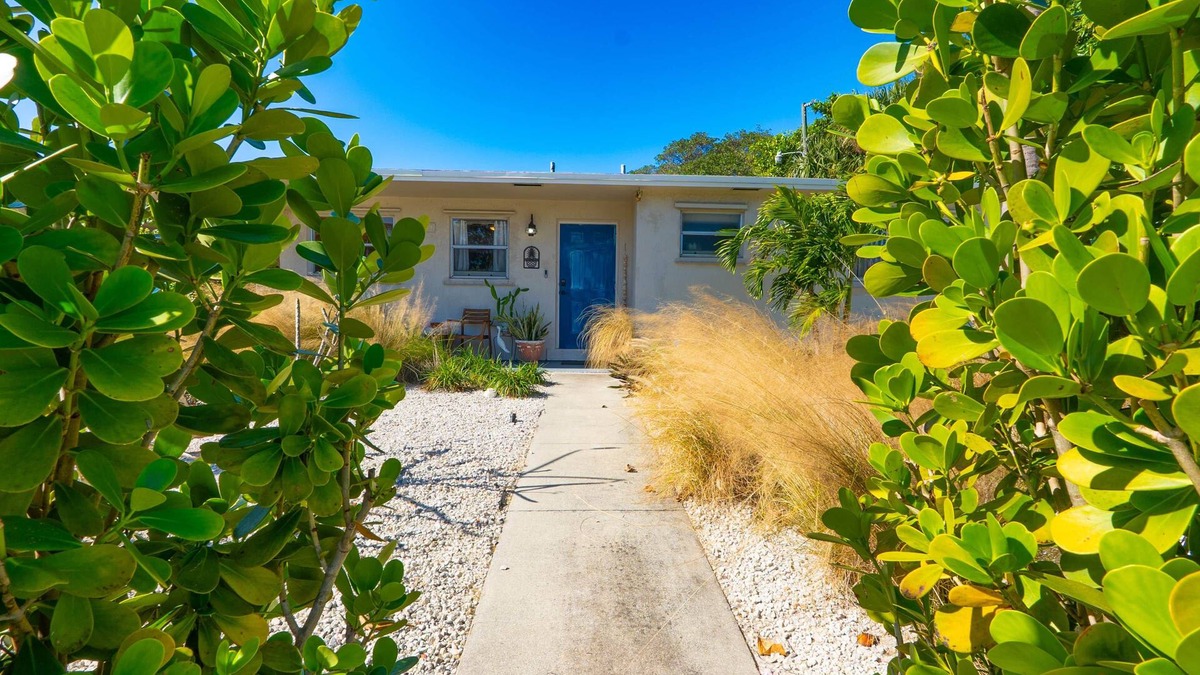 Riviera Beach House | The Crafty Mermaid |For People Who Love The Water