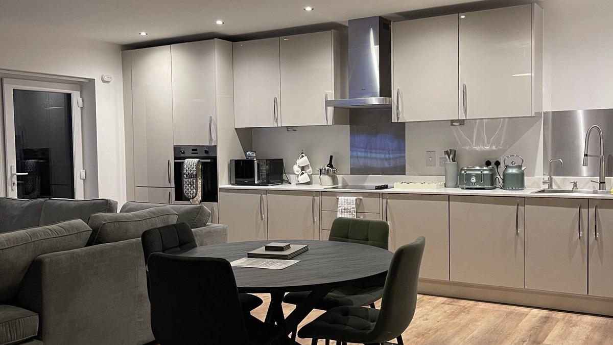 Harlow Apartment | The Crimsons, Godfrey House Edinburgh Way