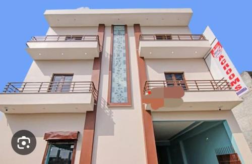 Murthal Hotel | The Crown Hotel