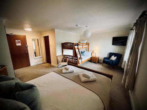 Frampton Mansell Hotel | The Crown Inn