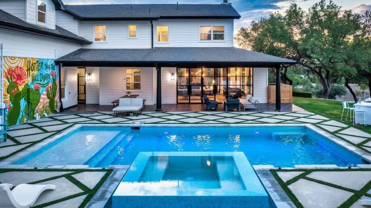 Austin House | The Crown Jewel | Venue | Heated Pool | Sleeps 40