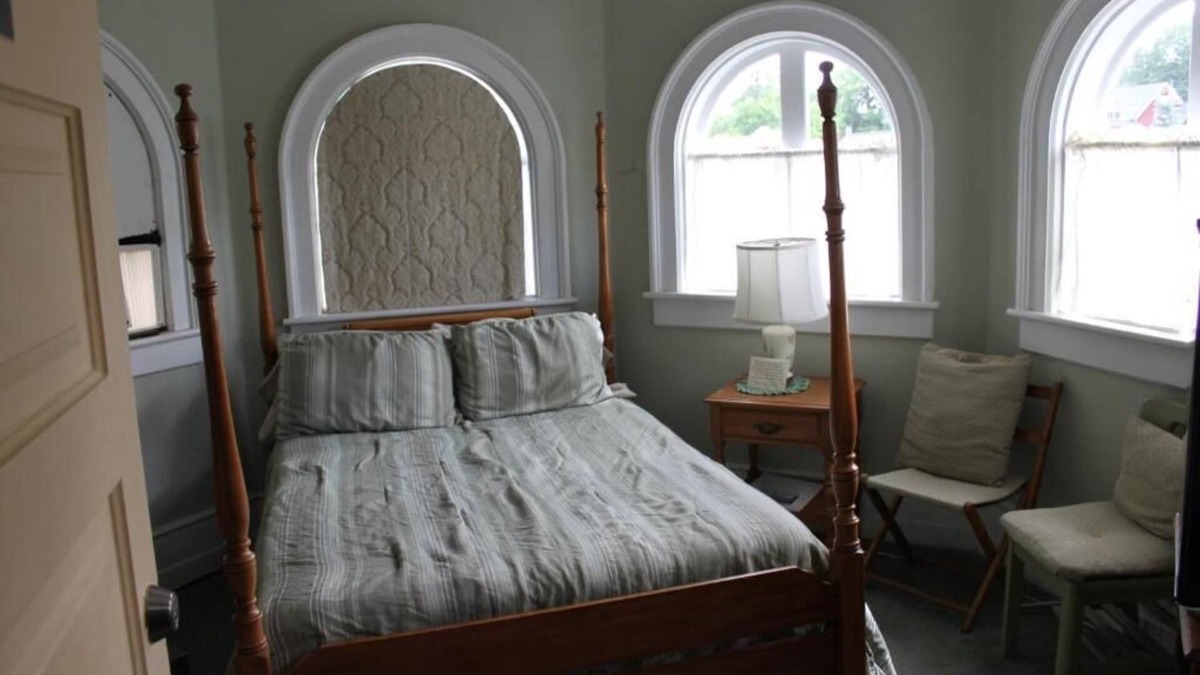 Towanda Bed & Breakfast | The Crows Nest at Victorian Charm Inn