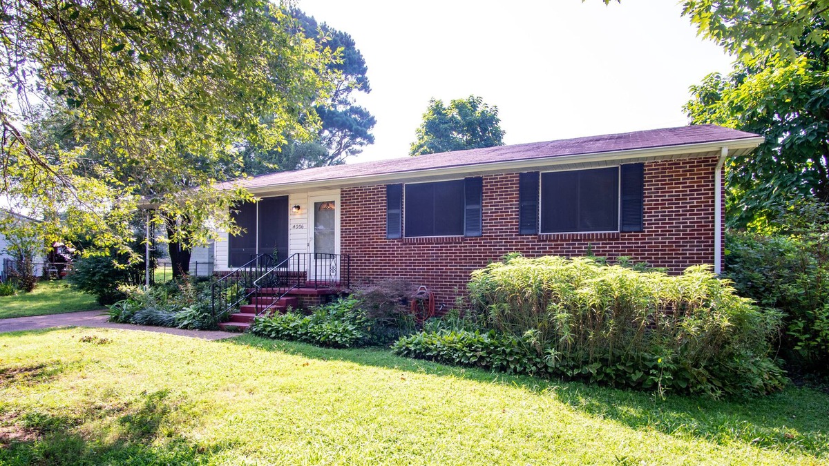 East Florence House | The Cul De Sac GEM of Florence