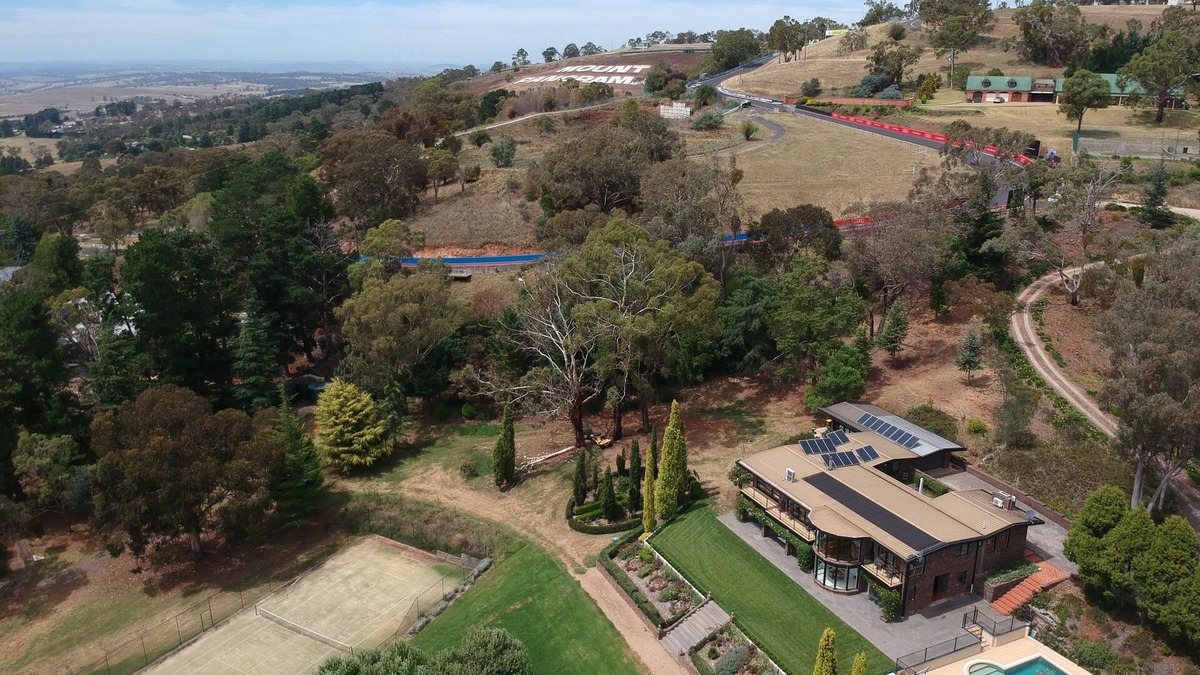 Mount Panorama House | The Cutting Mount Panorama
