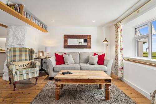 Penally Apartment | The Cwtch Apartment - Sea Views Walk to Beach