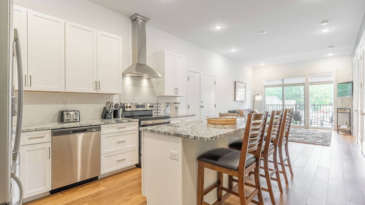 Inglewood Condo | The Daffodil - Luxury Condo