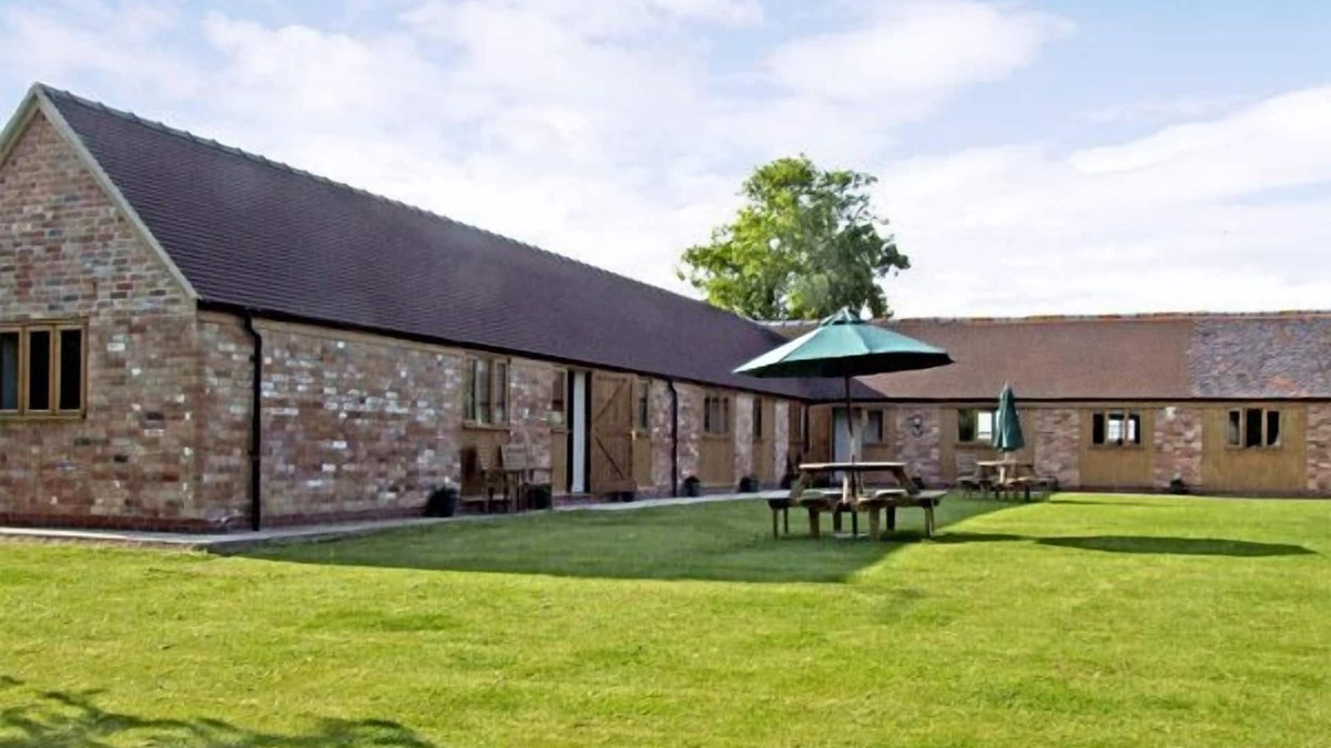 Stratford-upon-Avon Cottage | THE DAIRY, family friendly, with a garden in Clifford Chambers