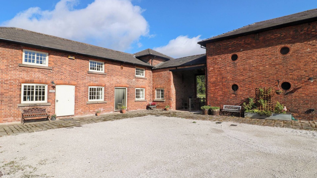 Eastwood Cottage | THE DAIRY, family friendly, with open fire in Eastwood