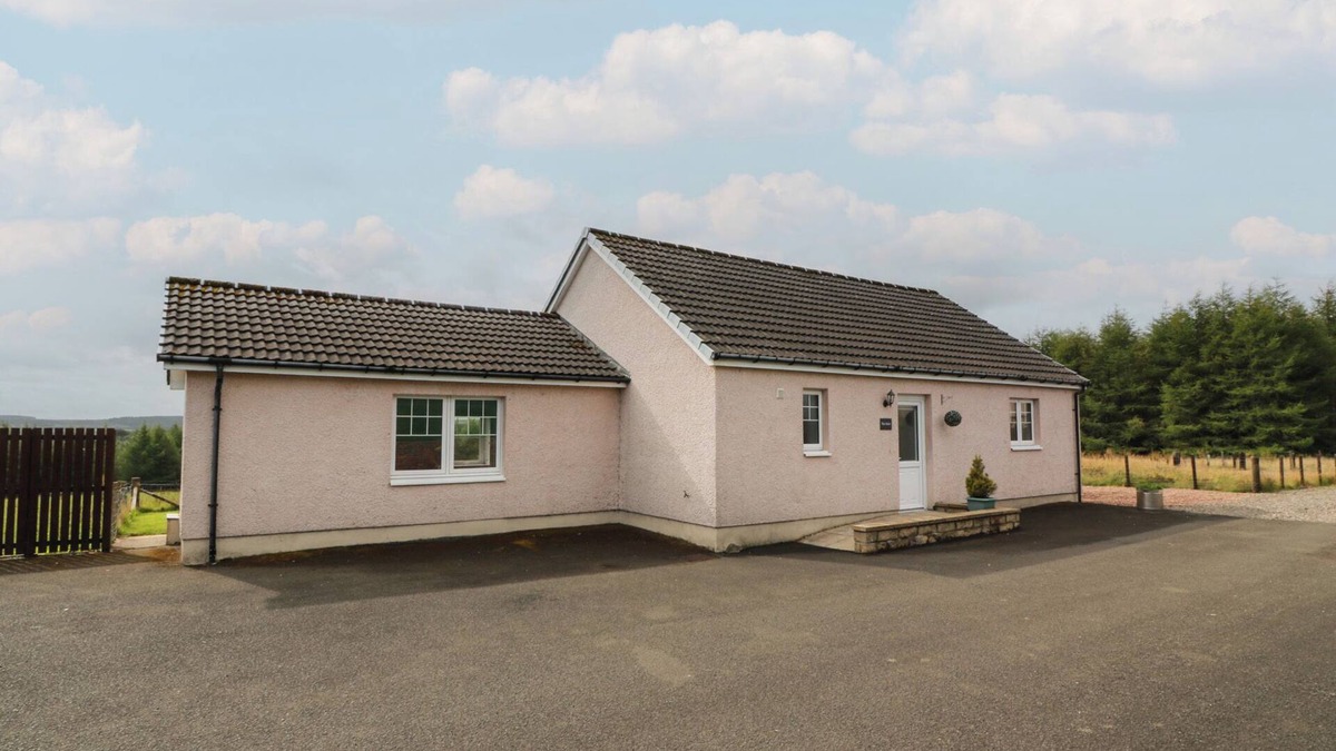 Airdrie Cottage | THE DAIRY, family friendly, luxury holiday cottage in Caldercruix