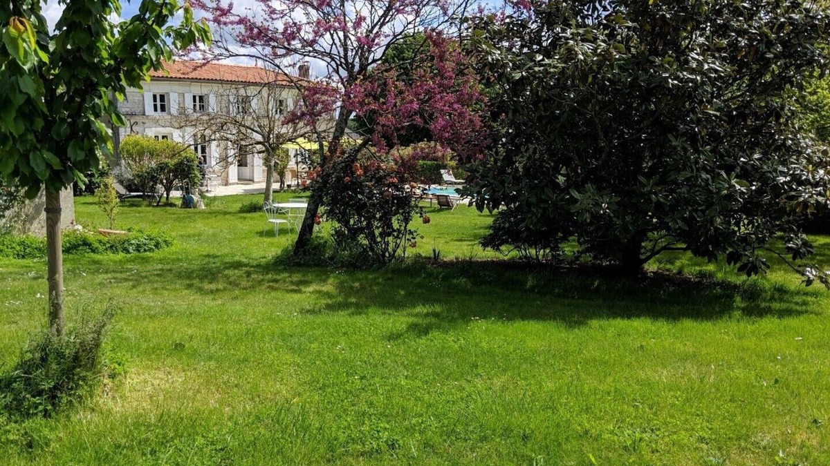 Saint Germain du Seudre House | the damsels charming house