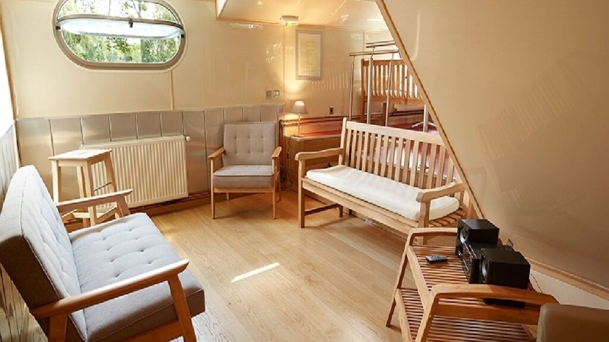 Auvers-sur-Oise Boat Rental | The Daphné’s Barge