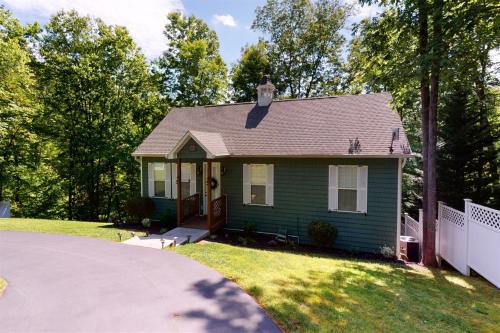 Sharps Chapel House | The Dawg Pound