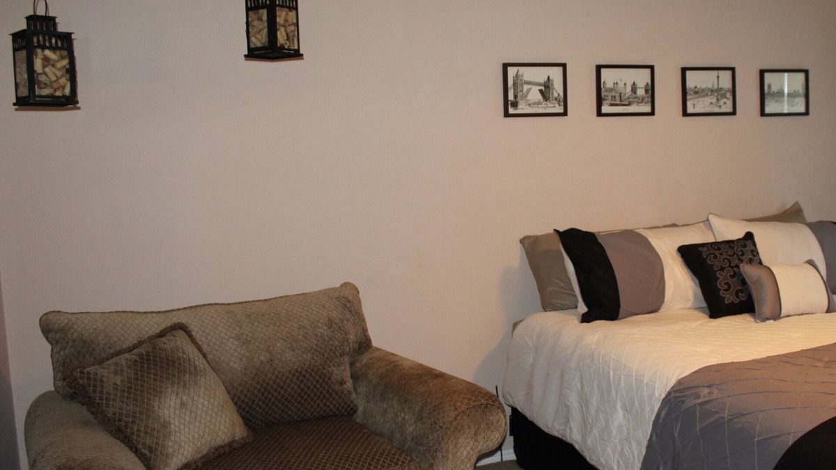 Douglas Flat House | The Decanted Chateau; a two minute drive to Downtown Murphys