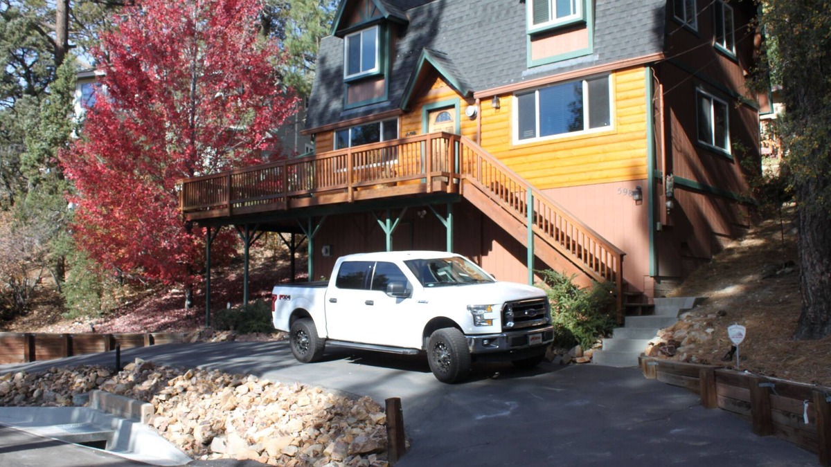 Moonridge Cabin | "The Deck at Moonridge" Huge Deck With View! Clean. Close To Slopes!