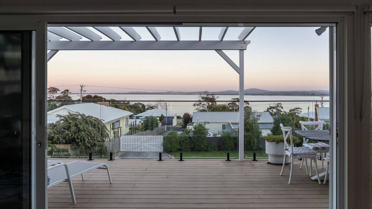 Bridport House | The Deck on Westwood